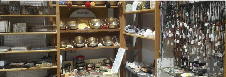 Foto: Klangschalen aus Nepal, Mineralien, und Steinschmuck