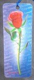3D Lesezeichen mit leuchtender Rose vor blauem Hintergrund