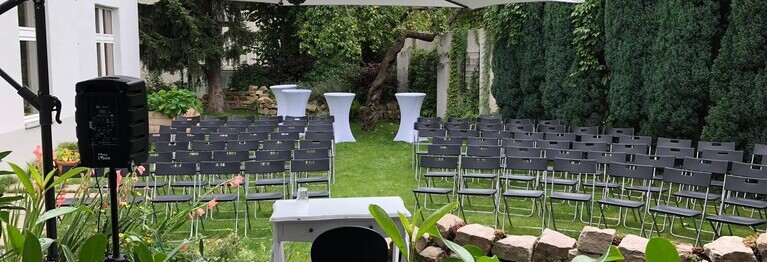 Im Sommer finden unsere Veranstaltungen im Garten statt