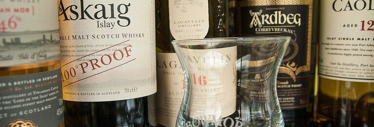 Unsere bekannten Whisky-Tastings finden auch 2026 wieder statt - mit einigen neuen Ideen.
Wir freuen uns auf die Veranstaltungen und Sie können sich wieder auf viele interessante Tröpfchen freuen.

Informieren sie sich unter www.buchladdie.de