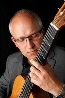 Gitarrenkonzert mit Oliver Fartach-Naini