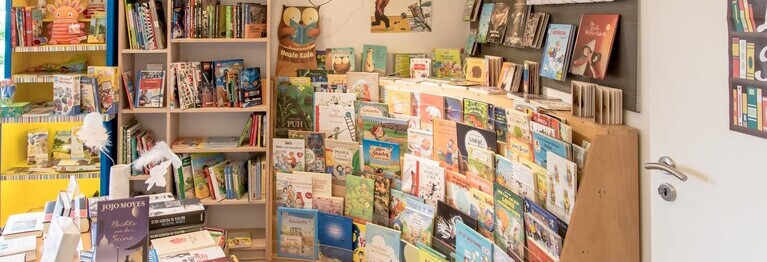 Blick auf die Bilderbuchecke der Hofbuchhandlung