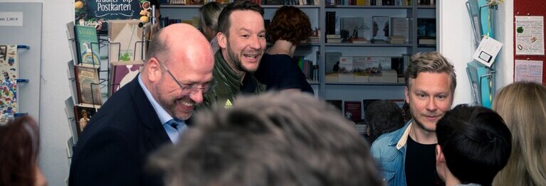 Gerne denken wir uns etwas Besonderes rund um die vielfältige Welt der Bücher aus. Hier finden Sie aktuelle Termine - aber auch einen Rückblick auf vergangene schöne Events in unserem Buchland.