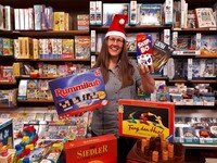 Gerlinde Droste mit Gesellschaftsspielen
