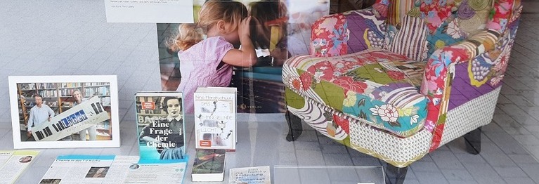 Nehmt Euch Zeit zum Stöbern in unserer Buchauswahl, lasst euch inspirieren von unseren Geschenkartikeln oder verführen von unseren kulinarischen Köstlichkeiten.