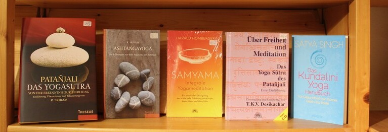 Foto: Bücher zu den Themen Yoga und Meditation