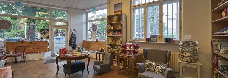 Sie können bei uns telefonisch oder per Mail bestellen:
030/20 88 97 34
liesi@liesi-liest.de
