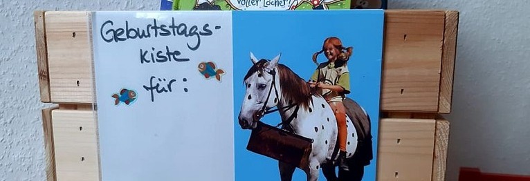 Kennen Sie unsere Geburtstagskiste? Einfach bei uns befüllen, Gästen Bescheid geben und sich genau das schenken lassen, was man sich wünscht!