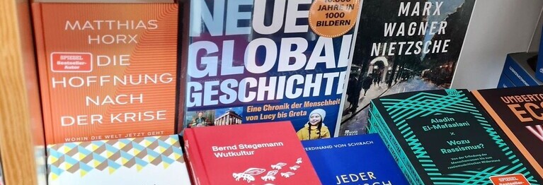 Ob Philosophie, Zeitgeschichte oder aktuelle Politik: Ihre Buchhandlung in Nuthetal bietet ein breites Spektrum aktueller Themen zu den brennenden Fragen unserer Zeit.