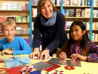 Kinder basteln: Weihnachtsgeschenke aus Papier