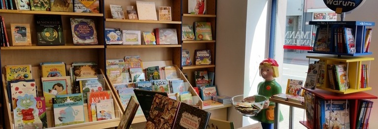 Bilderbuch-Regal der Buchhandlung